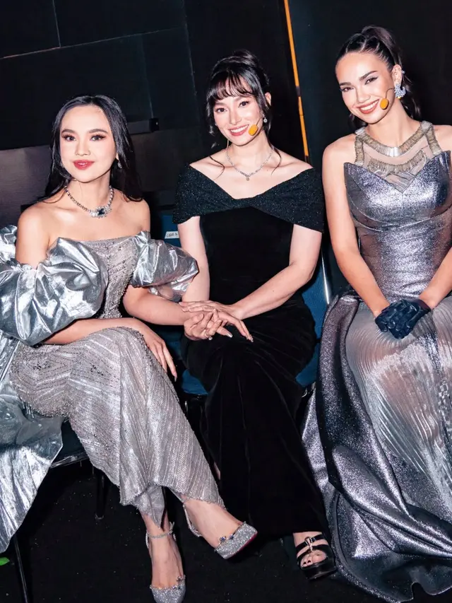 Artis dengan Tampilan Glamor saat Hadir di Acara Penghargaan Drama. [@asmirandah89]