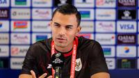 Kiper Timnas Indonesia, Emil Audero, memberikan pernyataan di Stadion Utama Gelora Bung Karno (SUGBK), Senayan, Jakarta, Rabu (4/6/2025). Timnas Indonesia akan menghadapi China dalam laga Kualifikasi Piala Dunia 2026 di SUGBK, Kamis (5/6/2025) malam WIB. (Bola.com/Bagaskara Lazuardi)