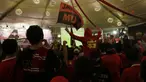 Ratusan penggemar Manchester United mengikuti kegiatan nonton bersama laga antara MU melawan City di Alam Sutera, Tanggerang, Minggu (25/10/2015). (Bola.com/Vitalis Yogi Trisna)