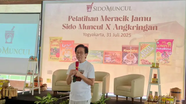 Direktur Sido Muncul Dr. (H.C.) Irwan Hidayat