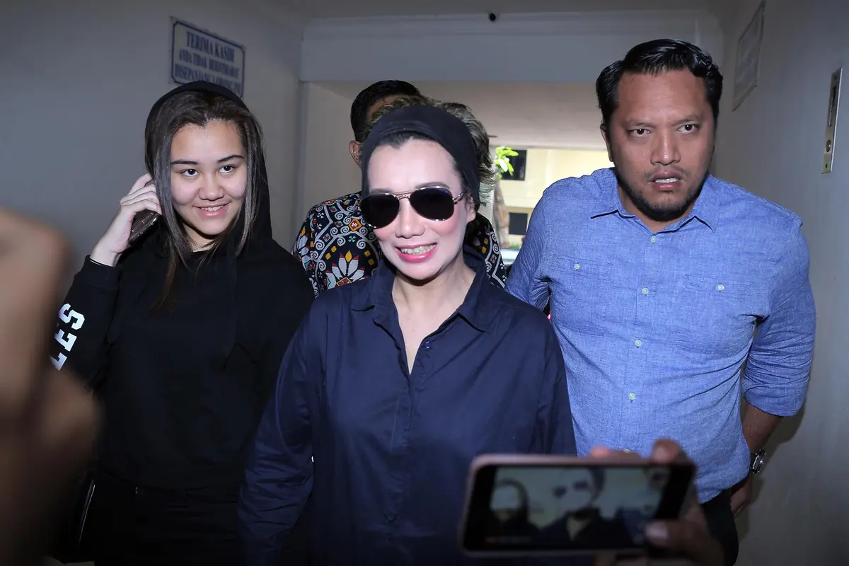 [Bintang] Reza Artamevia dilaporkan balik Gatot Brajamusti
