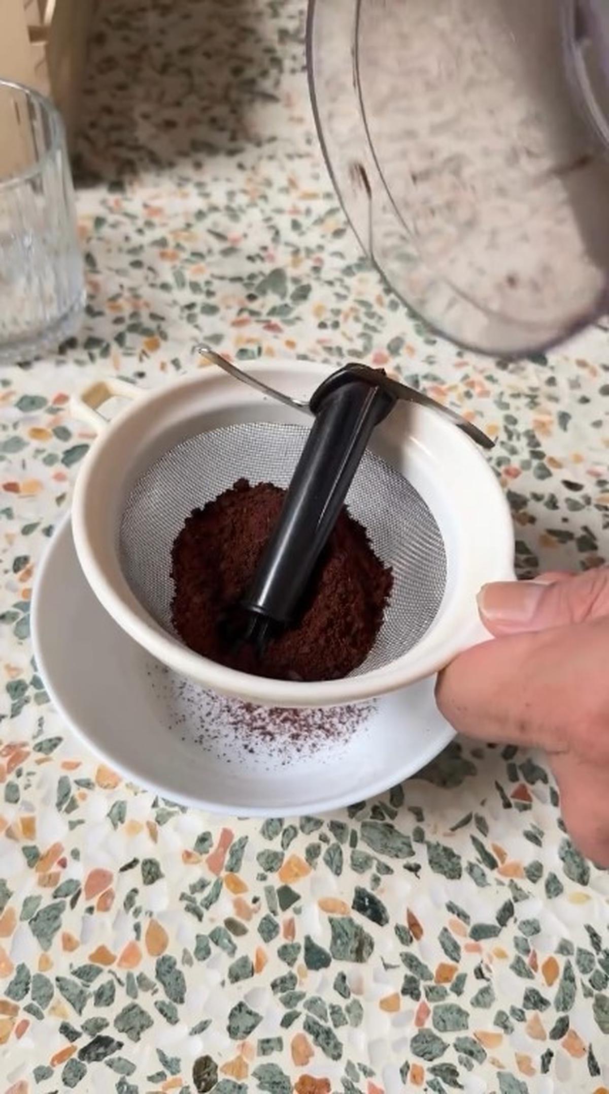 Penasaran Gara-Gara Nonton di Youtube, Tora Sudiro Bikin Kopi dari Biji Kurma - Sebut Dirinya Aki-Aki Iseng