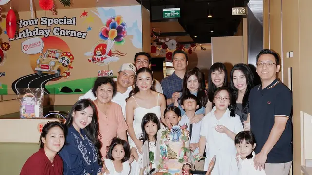 Ulang tahun Nastusha Olivia Alinskie dirayakan bersama orang tersayang.  [@chelseaoliviaa]