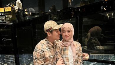 Ini dia momen dinner Lesti Kejora dan suami. Keduanya kompak memilih kemeja cokelat kotak-kotak yang serasi. Penyanyi dangdut dan aktor ini makin romantis. (Liputan6.com/IG/lestykejora)
