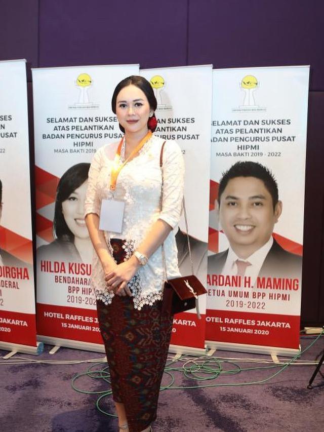 Potret Cantik Aura Kasih Memakai Kabaya saat Bertemu Jokowi