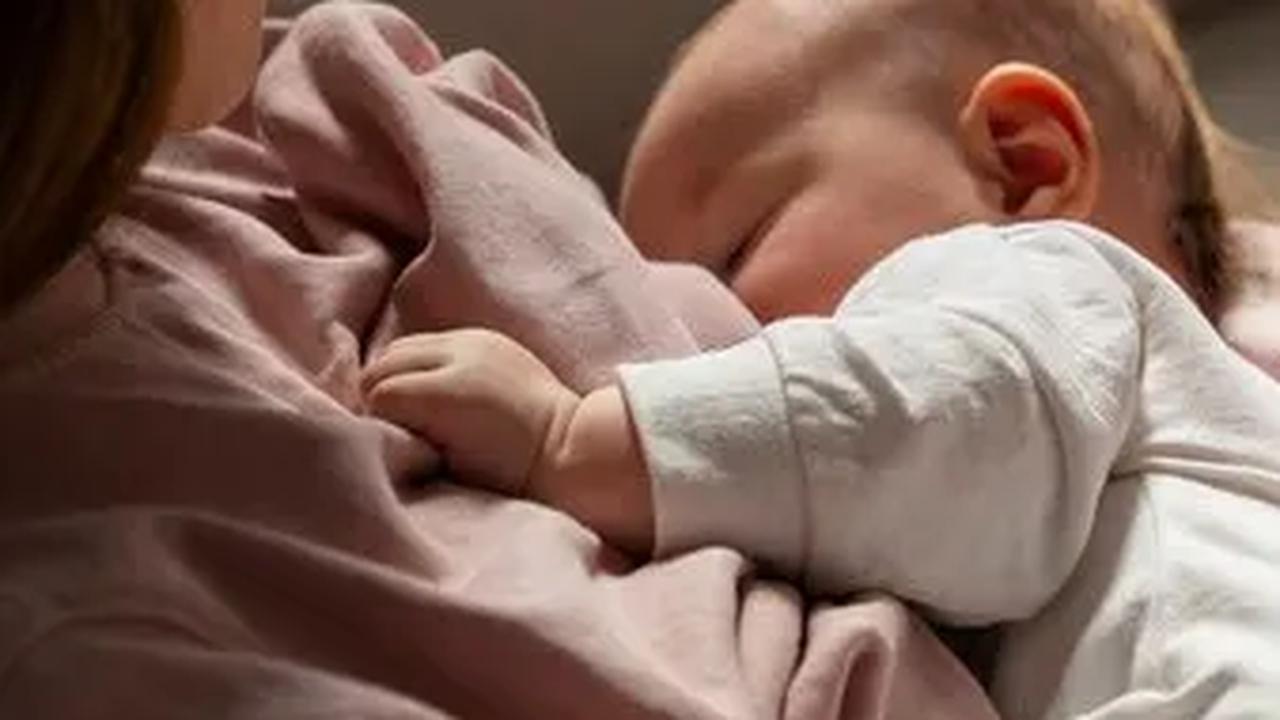 Penggunaan breast pad yang tepat akan membuat perjalanan menyusui menjadi lebih nyaman dan bebas dari kekhawatiran akan kebocoran ASI.