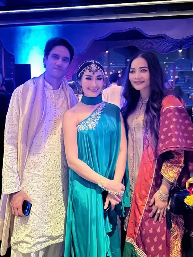 Iis Dahlia diwali (Instagram/farahcarpetsofficial)