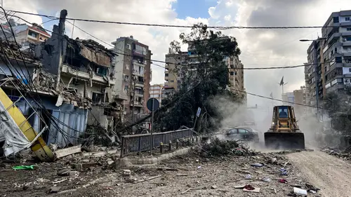 091218200_1731496178-20241113-Serangan_Beirut_Selatan-AFP_8