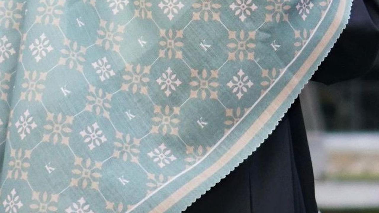 7. Hijab Sage: Ketenangan yang Elegan
