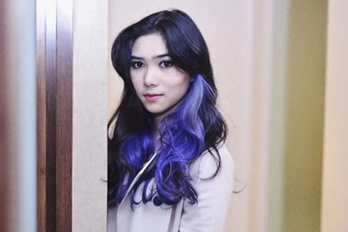 7 Gaya Isyana Sarasvati yang Pria Gemes dan Klepek-Klepek