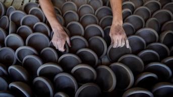 Melihat Pembuatan Kerajinan Tembikar di Jalur Gaza
