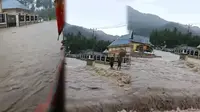Tangkapan layar banjir bandang kembali melanda Desa Libungo, Kecamatan Suwawa Selatan, Kabupaten Bone Bolango (Arfandi Ibrahim/Liputan6.com)