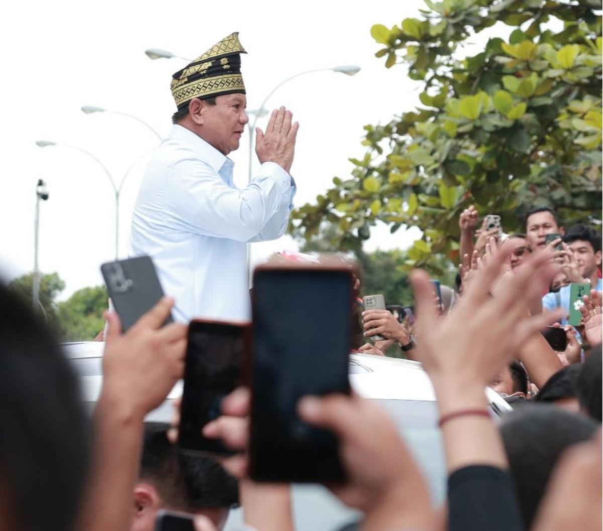 "Tapi berita selalu bilang pasangan 02 memaksakan orang untuk memilih pasangannya, ngawur itu," imbuh Noor.
