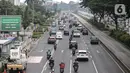 Kendaraan melintas di Jalan Jenderal Sudirman, Jakarta, Kamis (10/7/2020). Pemerintah Provinsi DKI Jakarta kembali tiadakan aturan ganjil genap berdasarkan nomor polisi kendaraan seiring penerapan pembatasan sosial berskala besar (PSBB), Senin (14/9/2020). (Liputan6.com/Faizal Fanani)