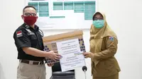 Kementerian Ketenagakerjaan menyerahkan bantuan Alat Pelindung Diri (APD) kepada Rumah Sakit Umum Daerah (RSUD) Cipayung, Jakarta, Selasa (19/5/2020).