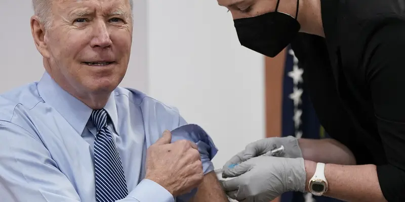 Joe biden Terima Suntikan Booster Vaksin Covid-19 Kedua