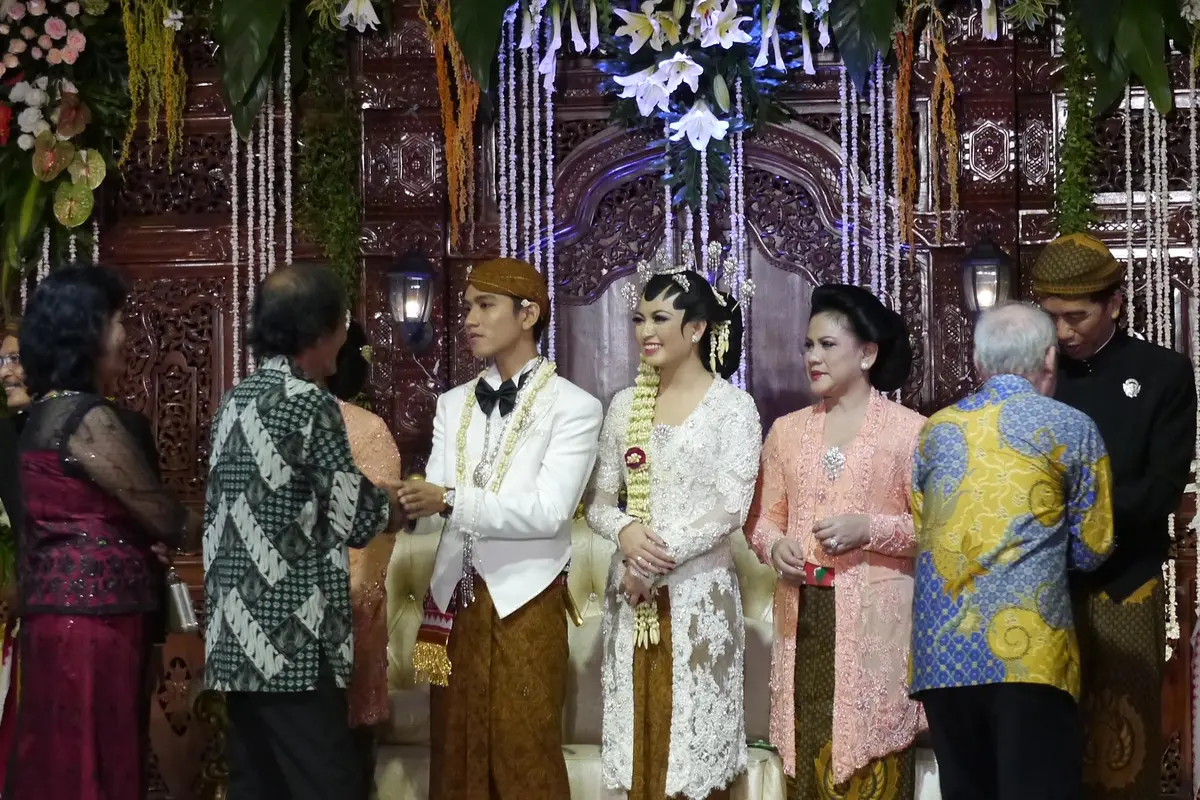 Suasana Resepsi Gibran-Selvi yang Sederhana Namun Elegan