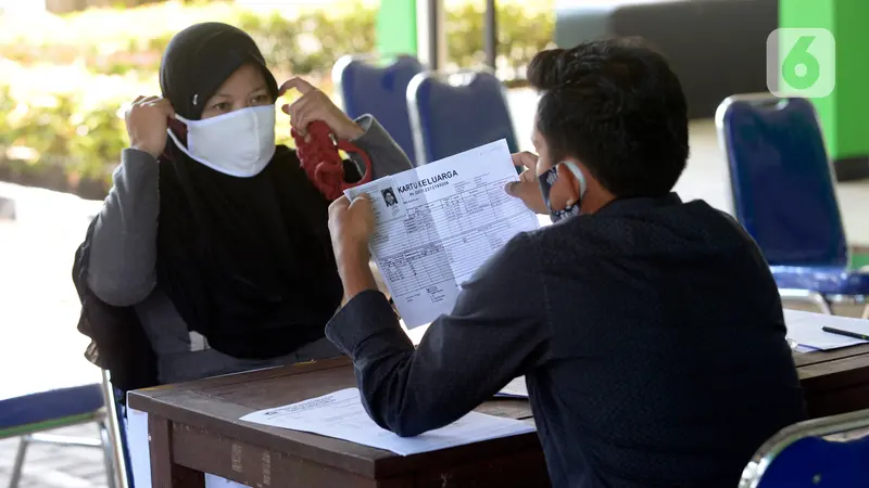 Warga Curug Terima Bantuan Langsung Tunai Dana Desa