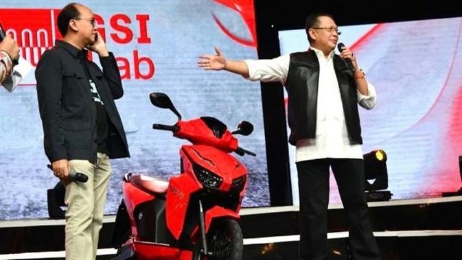 Motor listrik Gesits berhasil terjual Rp2.55 miliar dalam konser amal virtual 'Berbagi Kasih Bersama Bimbo'. (Doc MPR RI)