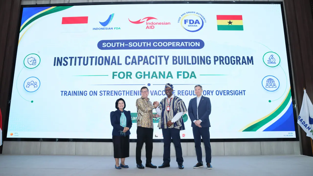 Kepala BPOM Taruna Ikrar bersama Director of Center for Laboratory Services and Research Ghana FDA Patrick Owusu-Danso. (Foto: Dok BPOM)