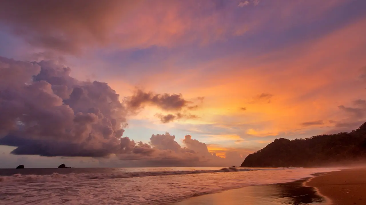 7 Tempat Terbaik untuk Punya Kisah Cinta dengan Indonesia