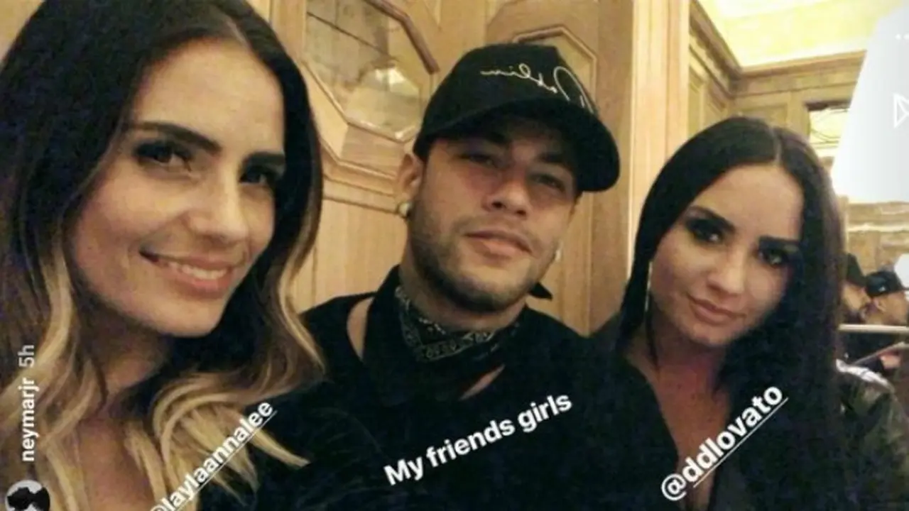 Neymar Jr diapit Layla Anna-Lee dan Demi Lovato (Instagram)