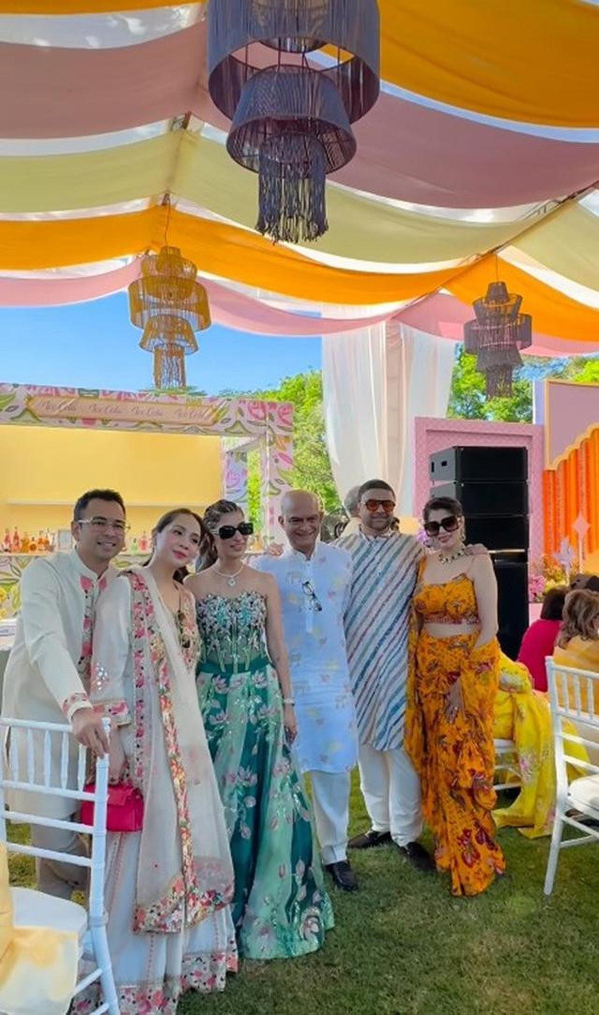 Gaya Nagita Slavina Pakai Busana India saat Kondangan, Glamor dengan Sentuhan Tradisional