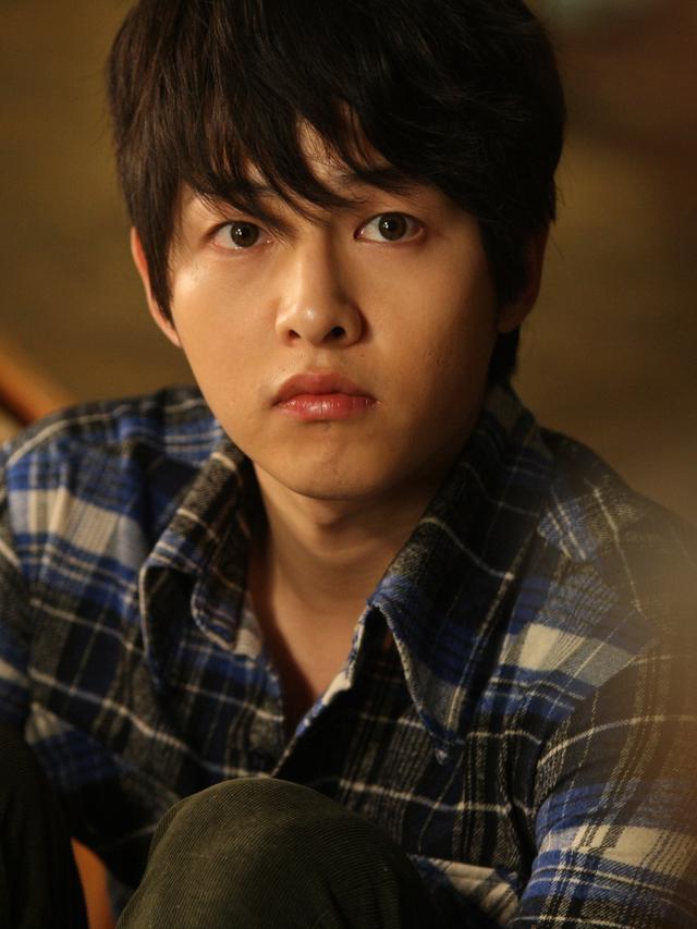 Song Joong Ki dalam Werewolf Boy. (CJ Entertainment)