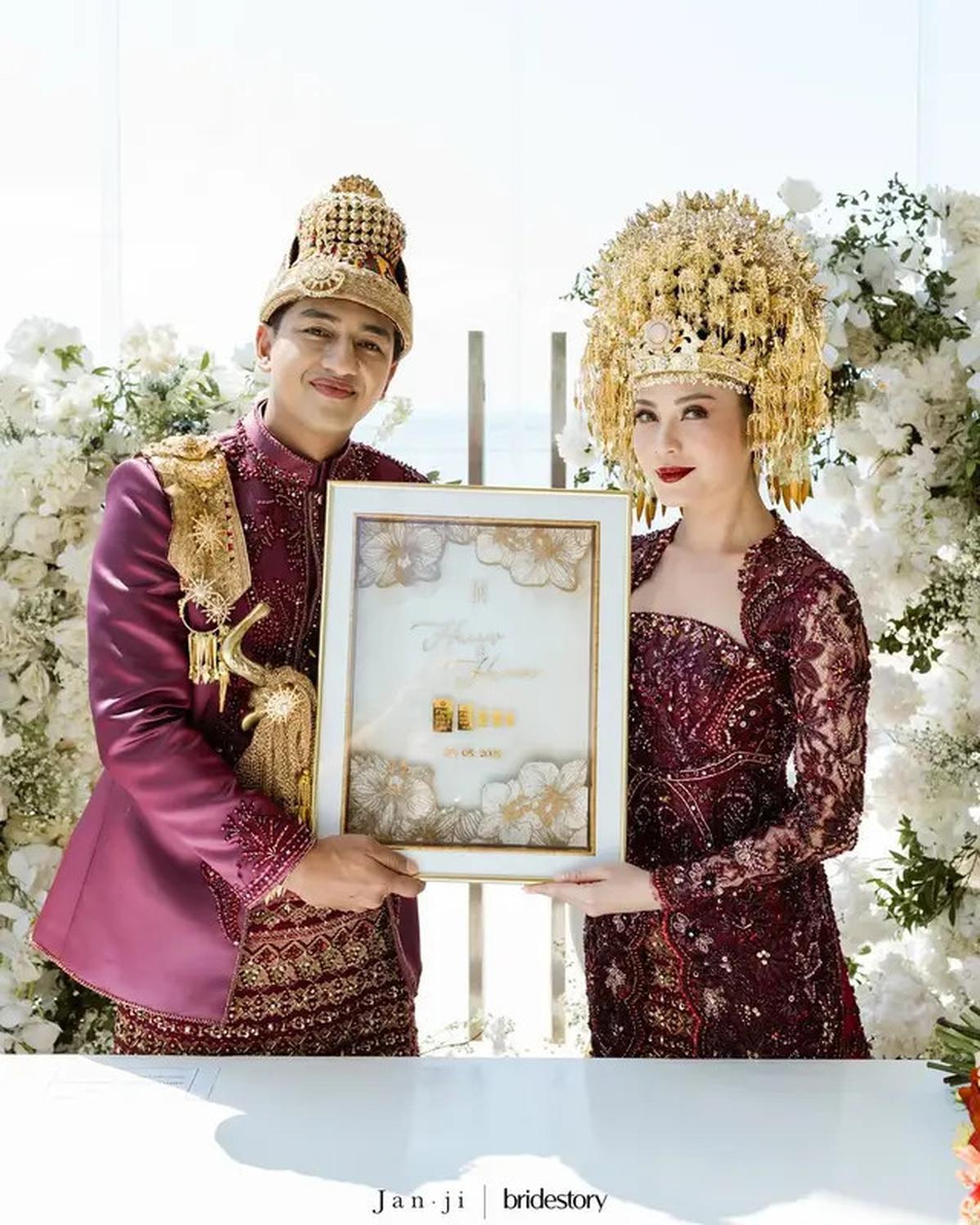 8 Potret Akad Nikah Harris Vriza dan Haviza di Bali, Beri Mahar Emas Batangan