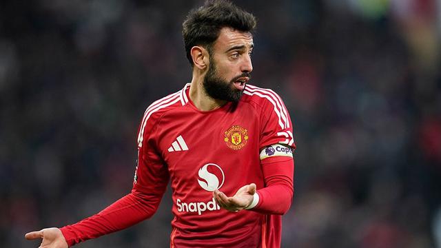 Ekspresi kecewa Bruno Fernandes, kapten Manchester United (c) AP Photo/Dave Thompson
