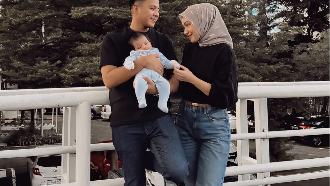 Melody Prima Perlihatkan Wajah Anak Ketiga, Harmoni Keluarga yang Memikat