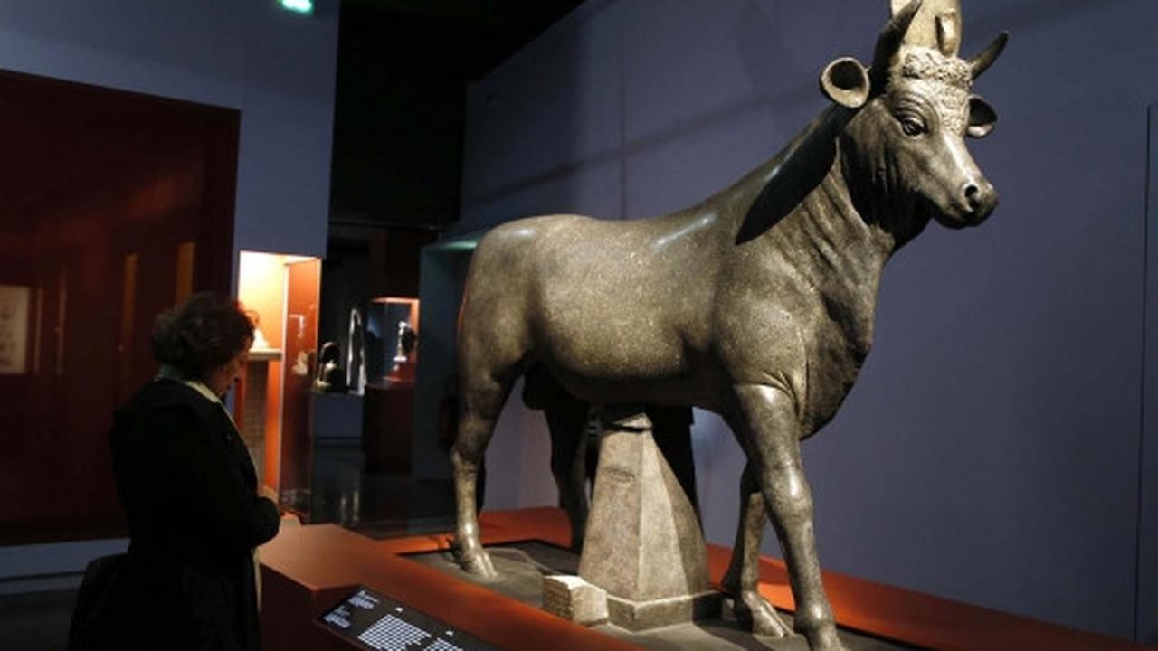 Mengunjungi pameran patung peninggalan bawah laut Mesir kuno