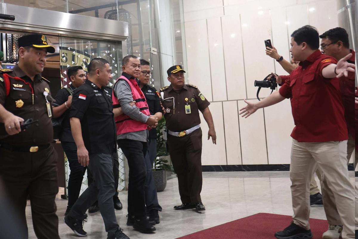 FOTO: Tiga Eks Pimpinan BGN Ditahan dalam Kasus Dugaan Korupsi Program MBG