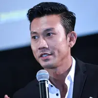 Pemain basket yang kini terjun ke dunia akting Denny Sumargo kini berusia 35 tahun. Meski usianya yang sudah tidak muda lagi, Denny belum juga memiliki gandengan alias pasangan pendamping hidup. (Adrian Putra/Bintang.com)