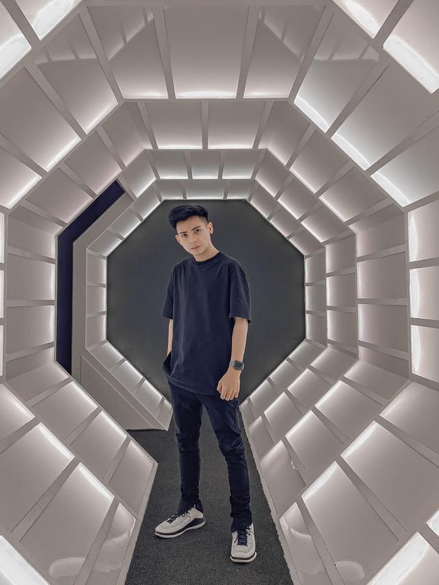 6 Potret Terbaru Arnold Leonard, Pemeran Bisma di Sinetron ‘Mermaid In Love’