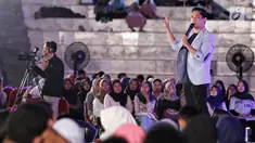 Creativepreneur yang juga aktor Dude Harlino saat menjadi pembicara dalam Emtek Goes To Campus (EGTC) 2018 di Universitas Muhammadiyah Malang, Rabu (26/9). Dude menceritakan perjalanan hidupnya sebelum menjadi aktor sukses. (Liputan6.com/JohanTallo)