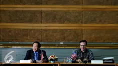 Menko Maritim dan Sumber Daya Rizal Ramli bersama perwakilan US. Asean Business Council Alexander C Feldman dalam pertemuannya di Auditorium, BPPT, Jakarta, Kamis, (12/11). (Liputan6.com/Johan Tallo)