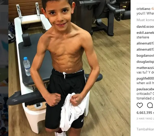 Saat putra bintang Real Madrid, Cristiano Ronaldo, Cristiano Jr memamerkan tubuh atletisnya. (Instagram)