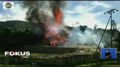Kesal lantaran tidak ada hadiah seperti dijanjikan Bupati, warga Kota Oksibil, Kabupaten Pegunungan Bintang, Papua membakar rumah Bupati saat peringatan hari ulang tahun Kabupaten Pegunungan Bintang.
