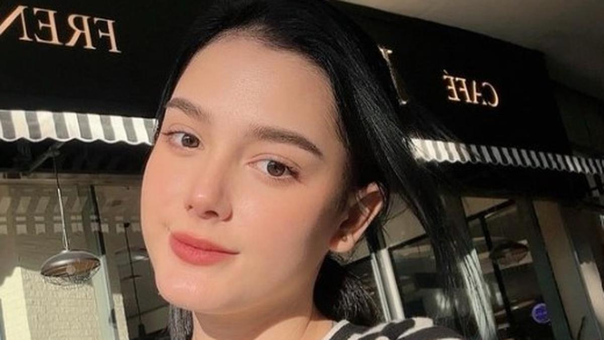 Makeup Natural Ala Yasmine Ow yang Fresh dan Flawless, Ternyata Pakai Bedak Under Rp100 Ribu