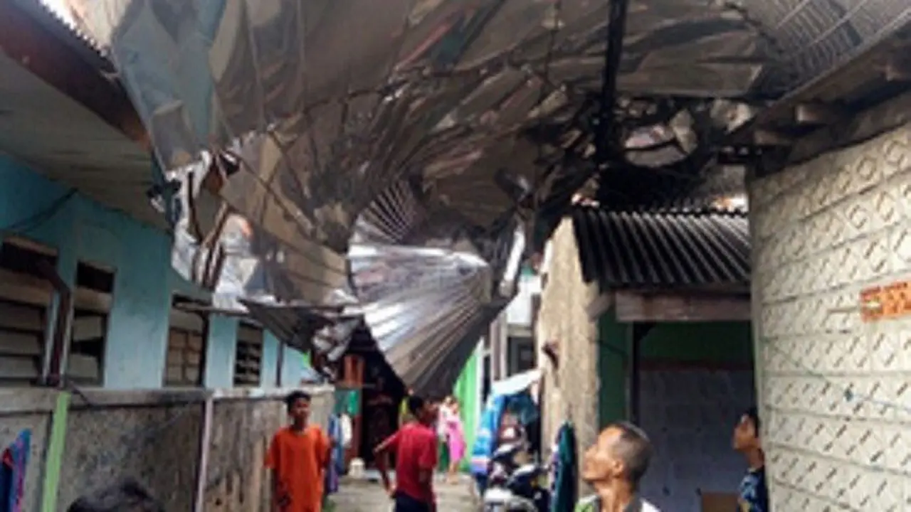 Kubah Masjid Ambruk Cipinang Muara