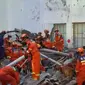 Atap beton gimnasium sekolah di Kota Qiqihar, China runtuh. (Weibo)