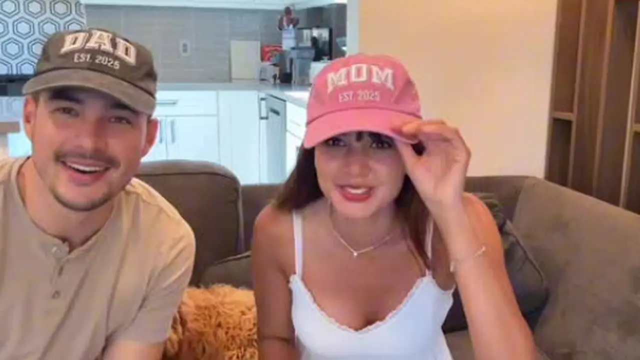 Umumkan Kehamilan! Aurelie Moeremans dan Tyler Bigenho Kompak Kenakan Topi Mom dan Dad