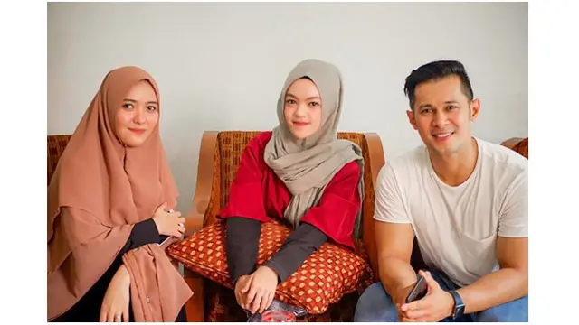 Kini ia sudah jarang tampil di TV, namun ia masih menjalin komunikasi baik dengan artis lainnya.