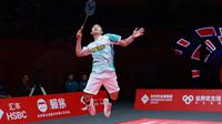 Tunggal putra Indonesia Jonatan Christie dikalahkan  Anders Antonsen dari Denmark pada laga Grup A BWF World Tour Finals 2025 di Hangzhou Olympic Sports Centre Gymnasium, China, Kamis (18/12). (foto: PBSI)