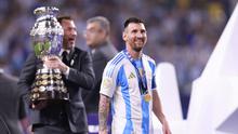 Bintang Argentina, Lionel Messi, tersenyum setelah Argentina menjuarai Copa America 2024 di Hard Rock Stadium, Miami Gardens, Florida,  Senin (15/7/2024) pagi WIB. (Carmen Mandato/Getty Images/AFP)