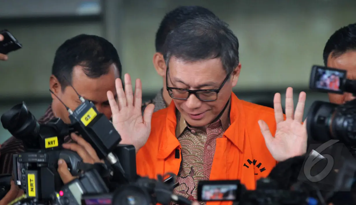 Sherman Rana Khrisna memberikan keterangan pers usai menjalani pemeriksaan di KPK, Jakarta, Jumat, (24/4/2015). KPK menahan Sherman karena terlibat kasus kasus ke Badan Pengawas Perdagangan Berjangka Komoditi. (Liputan6.com/Helmi Afandi)