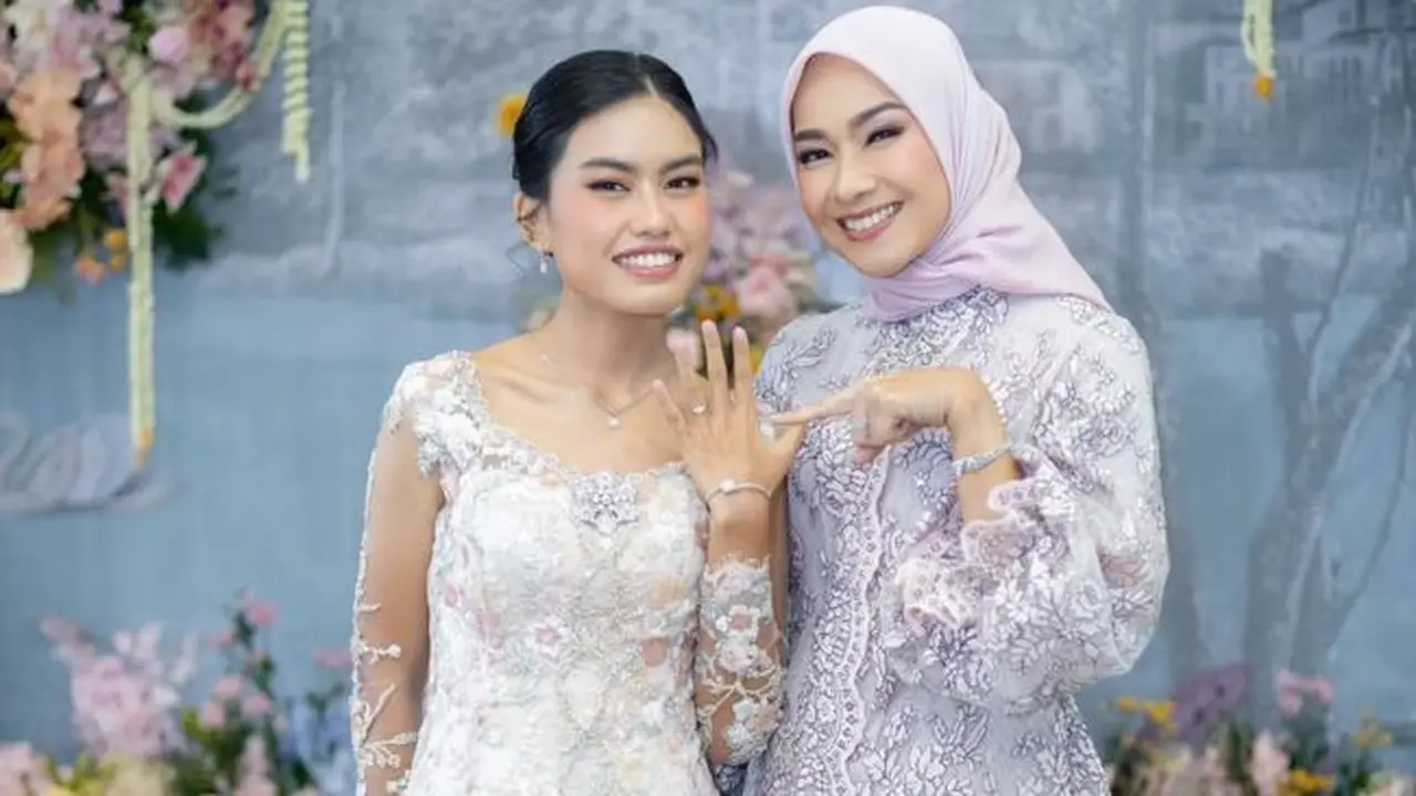 5 Tampilan Namira Adjani Anak Sulung Alya Rohali saat Lamaran, Anggun Berkebaya Pink (credit: instagram/namiradjani).
