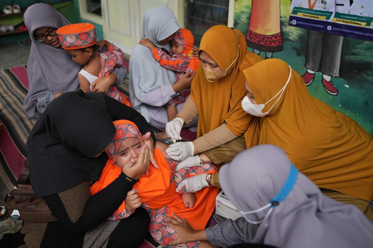 FOTO: 2.600 Anak di Sumenep Terjangkit Campak, Vaksinasi Terhambat Isu Halal