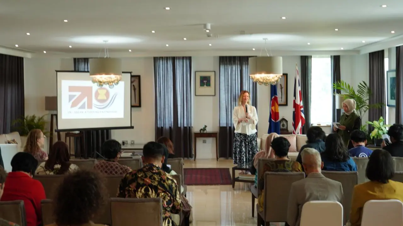 Duta Besar Inggris untuk ASEAN Helen Fazey pada Jumat (21/11/2025) menilai transformasi digital di ASEAN berkembang pesat dalam satu dekade terakhir, ditandai kemajuan teknologi transportasi, pembayaran digital, hingga layanan ekonomi berbasis aplikasi.